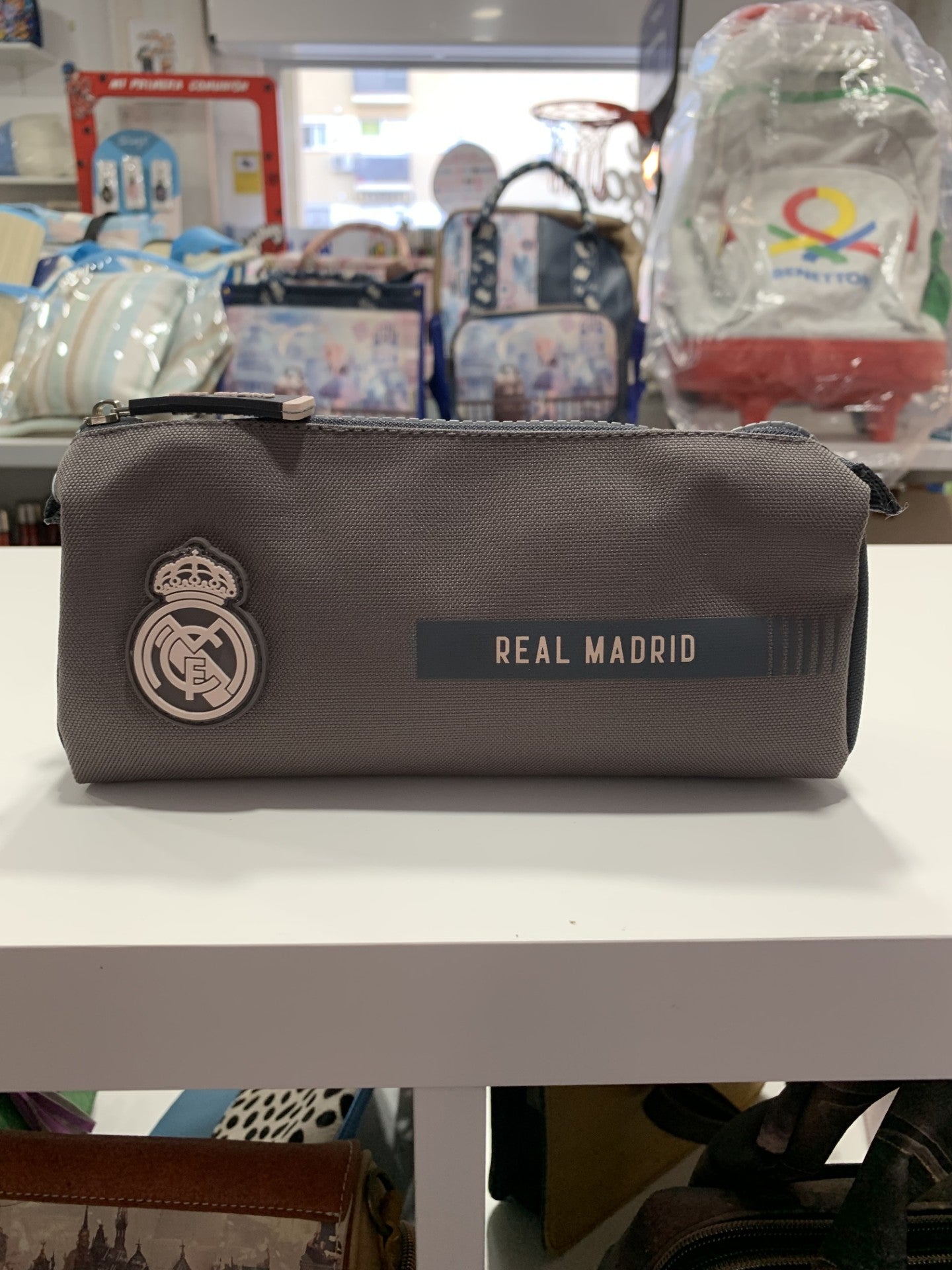 Estuche Real Madrid Gris - Vista frontal