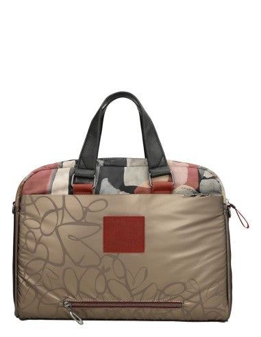 Bolso Anekke Trust Your Intuition - modelo lifestyle en bandolera