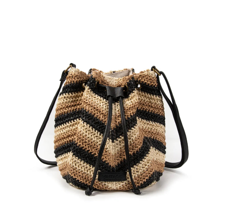 Bolso cubo rafia crochet con zigzag negro y bandolera negra