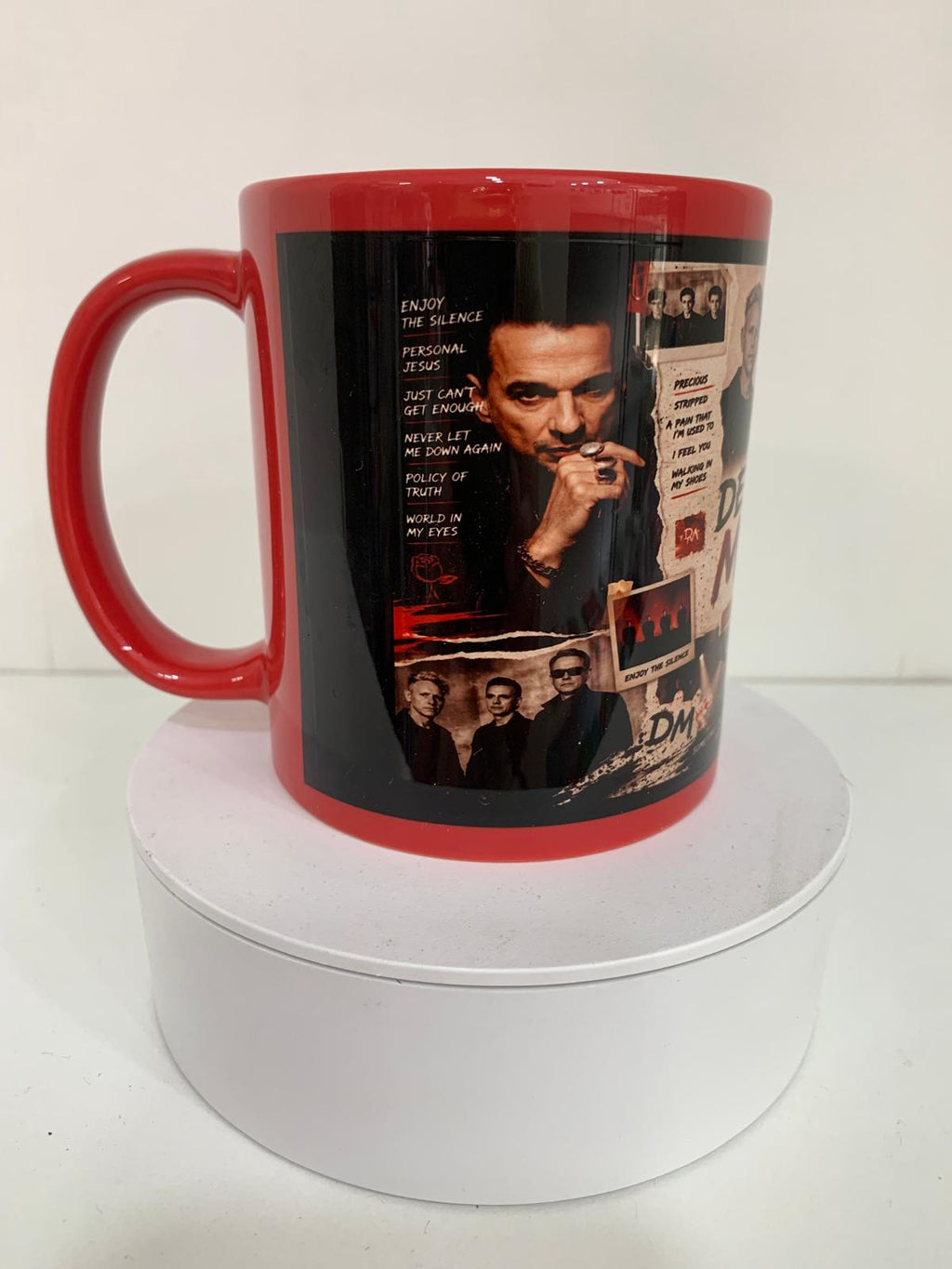 Taza Depeche Mode roja con asa - vista lateral