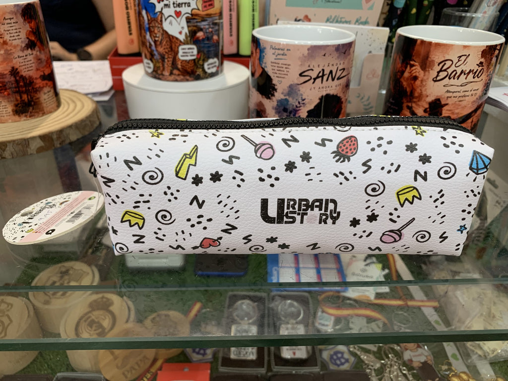 Estuche Urban Story diseño urbano fondo blanco