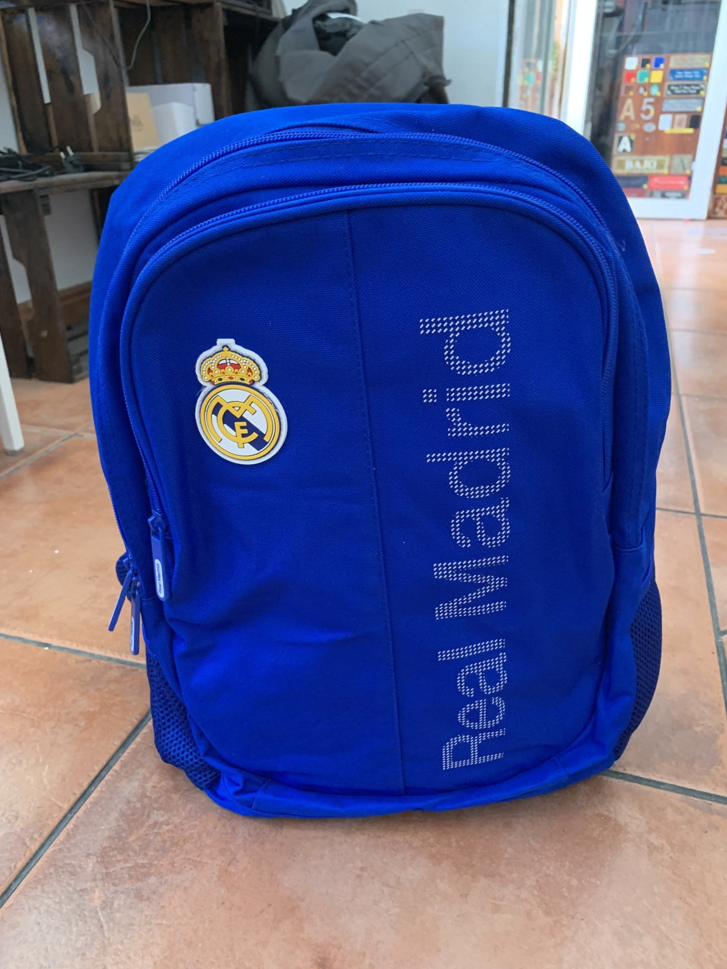 Mochila Real Madrid azul 44cm - foto tienda frontal