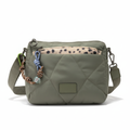 Bolso bandolera acolchado verde, vista frontal con forro estampado